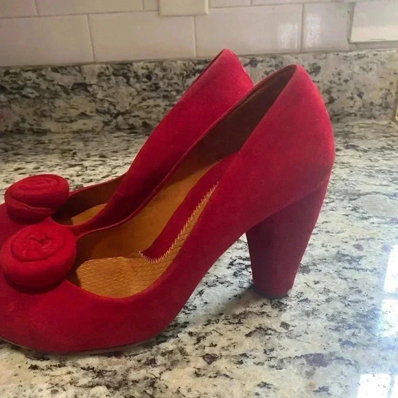 Chie Mihara red suede funky swirl detail heels - Picture 9 of 15